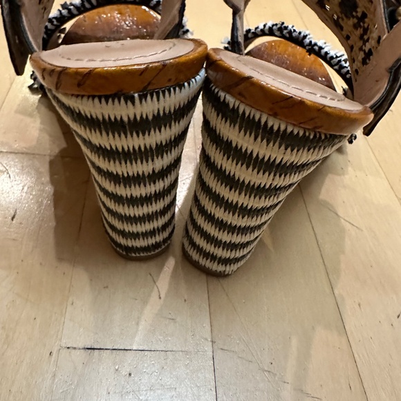 COACH "Robin" Black & White Striped Raffia Slingback Heels, 6.5, GD1199 - Picture 4 of 6